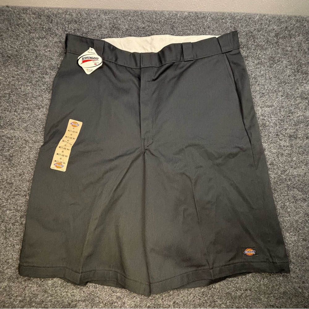 Dickies Men Work Shorts Size 42 Charcoal Gray Solid Twill Work Loose Fit 13" NWT - Picture 2 of 15